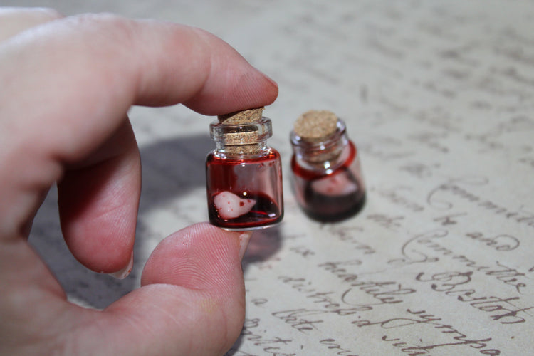 Tooth Specimen in Blood Vial Prop