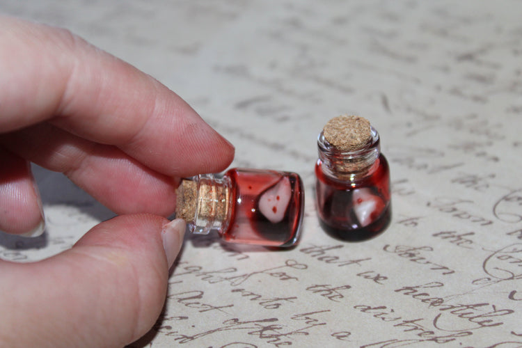 Tooth Specimen in Blood Vial Prop